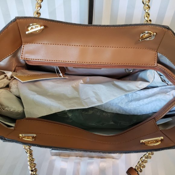 MICHAEL KORS JET SET TRAVEL LARGE SIGNATURE LOGO AND LOGO CHARM CHAIN SEMI LUX - Picture 4 of 6